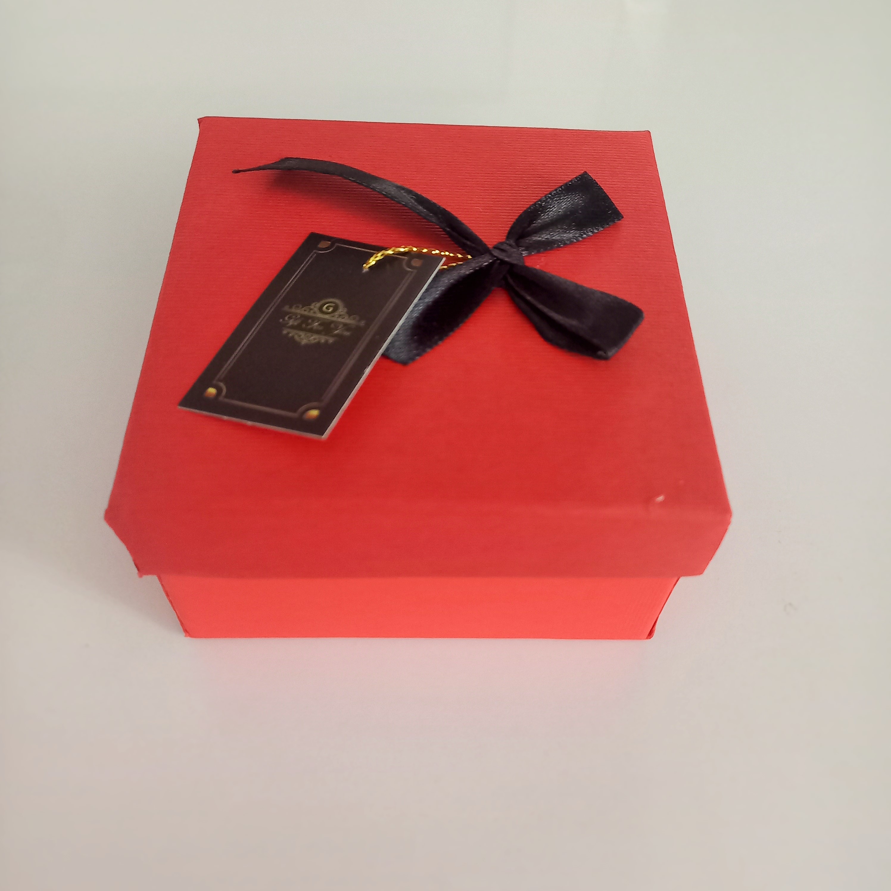 جعبه کادویی قرمز مربع اندازه ۹در ۹