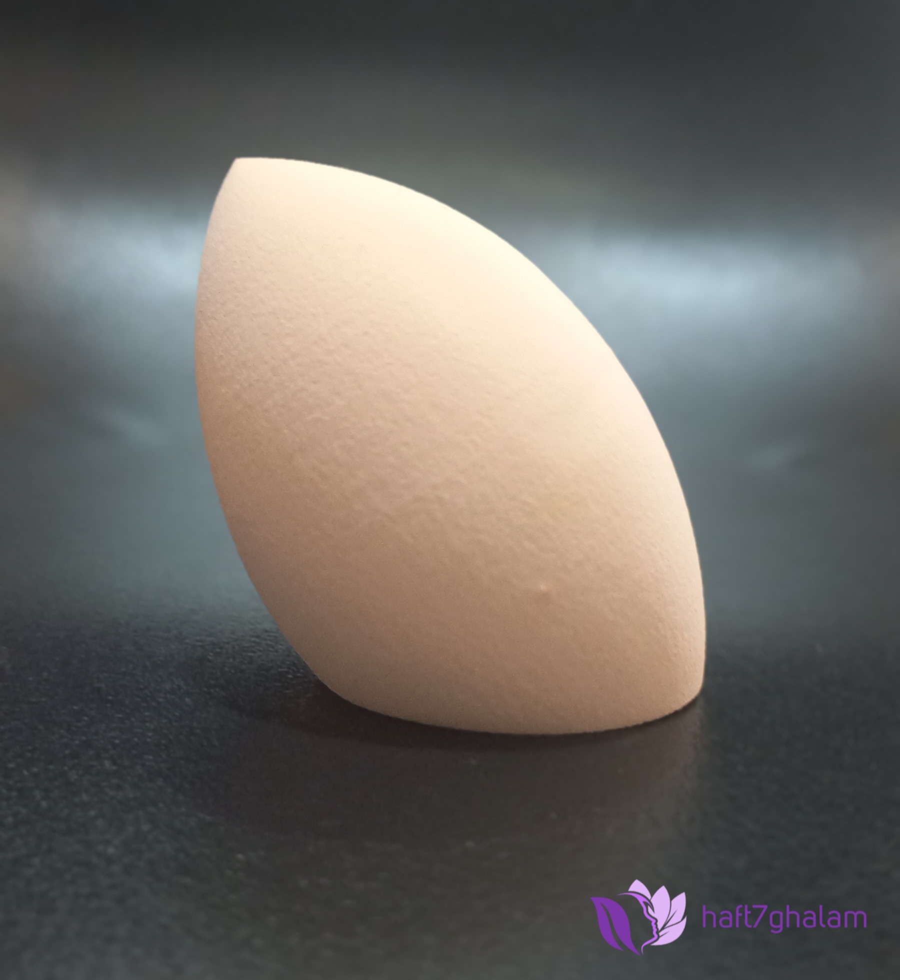 پدآرایشی مدل تخم مرغی سرکج رنگ کرم